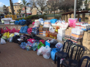  بالصور: أهالي يافا يشاركون بحملة جمع تبرعات لاغاثة أهلنا في قطاع غزة